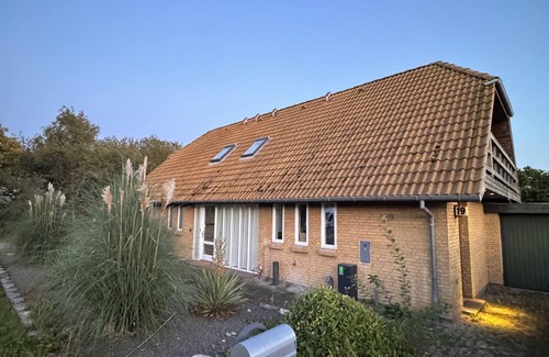 Kerteminde Municipality House | The Sunflower: 7BR, 3BA Retreat w/Garden & Parking in Munkebo