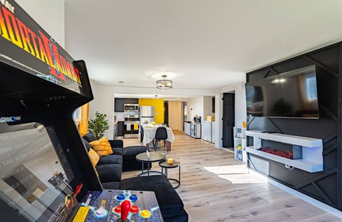 Summerlee House | The SunHaus#HotTub#FirePIt#Arcade#Pet Friendly#