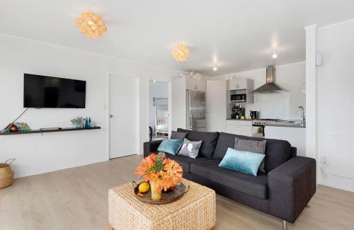 Mangawhai Heads House | The Sunshine Bungalow - Mangawhai Heads Home