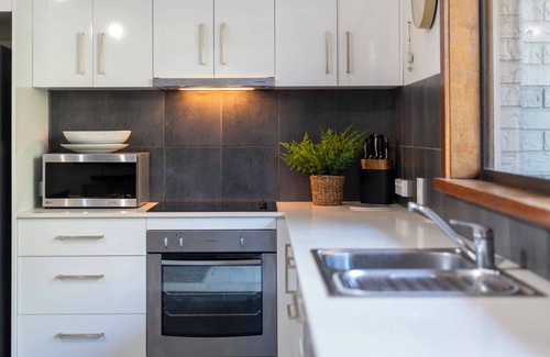 Angourie Apartment | The Surf Pad - Oceanstays - Pet Friendly