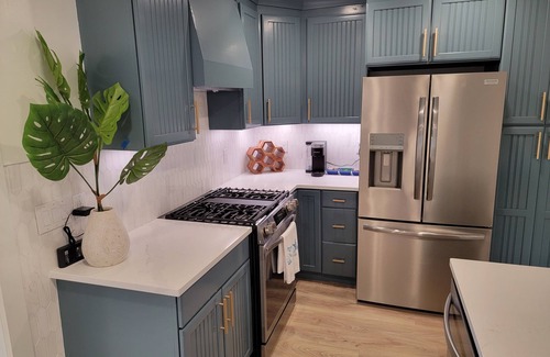 Old Village House | THE SURF SHACK +2.5 BR/3 BA/Old Mt. Pleasant near beaches, EVERYTHING!