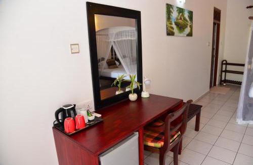 Thiranagama Hotel | The Surf Villa