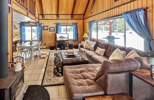Wagon Wheel Apartment | The Takeout Cottage .