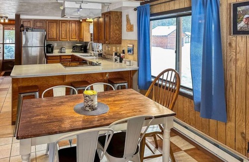 Wagon Wheel Apartment | The Takeout Cottage .
