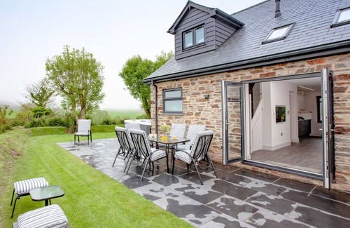 Down Thomas House | The Tawny - Three Bedroom House, Sleeps 6