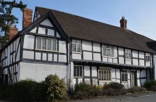Weobley House | The Throne Weobley, luxury Grade 2*-listed house in UK Village of the Year