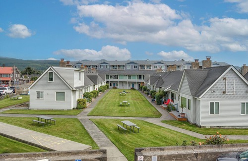 Seaside Apartment | The Tides by the Sea - Entire rental unit in Seaside, Oregon, United States