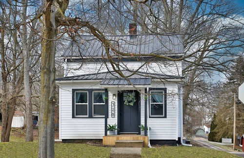 Canal Fulton House | The Towpath Retreat: A Cozy Farmhouse Stay
