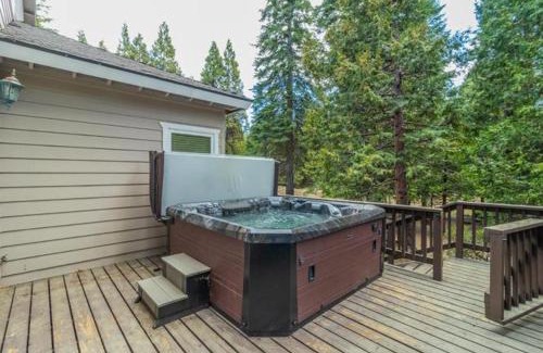Shaver Lake House | The Trailhead At Shaver Lake Hot Tub