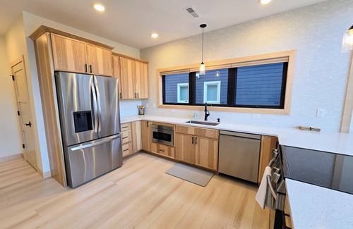 Brownsville House | The Ultimate Relaxation- Brand New Construction home on the Mississippi River!
