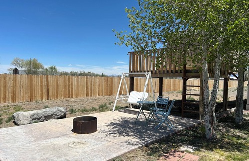 Alamosa House | The Upstairs Guest House, 10 minutes from Alamosa, 15 from Monte Vista
