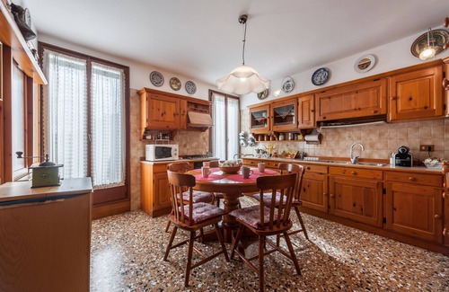 Cannaregio Apartment | The Venetian House with a view of the Cannaregio canal IT027042C2DHCNX36U