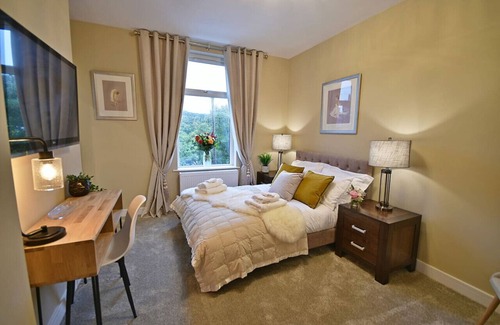Rawtenstall Condo | The Venice Suite at Moat House