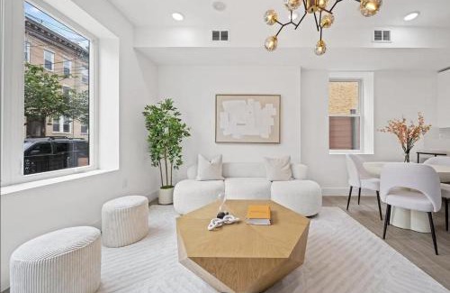The Heights Apartment | The View - Direct Bus Time Square NYC Breakfast Included - B