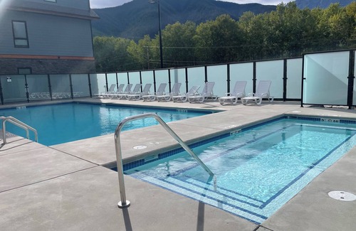 Dead Man's Flats Apartment | The view-Fabulous Retreat style suite in the mountains- Brand new-Pool -Canmore