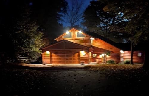 Lake Shore House | “The View on Gull” Spacious 4-bedroom plus loft house with 100’ on Gull Lake