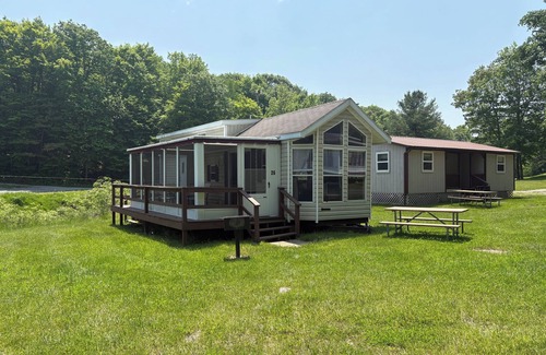 Hammond House | The Vintage Voyager on Black Lake