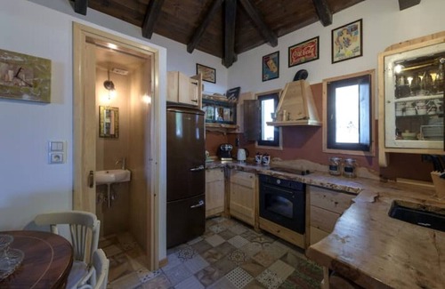 Mesaia Trikala House | The Walnut Tree Lodge-Mountain house in Greece