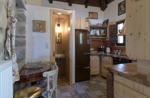 Mesaia Trikala House | The Walnut Tree Lodge-Mountain house in Greece