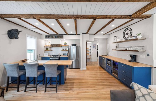 Ludlow House | The Washburn: Renovated 4-BR Home 2-Min to Okemo