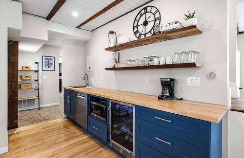 Ludlow House | The Washburn: Renovated 4-BR Home 2-Min to Okemo