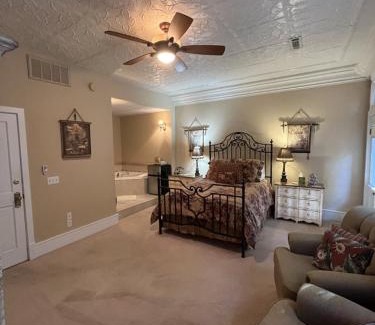Eureka Springs Historic District Apartment | The Water Garden Suite