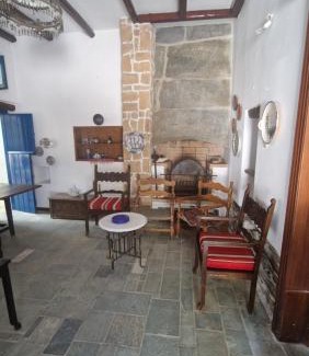 Ormos Korthiou Apartment | The well