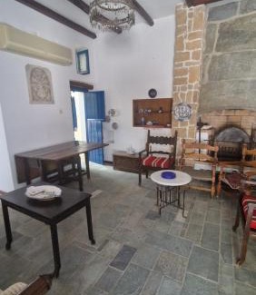 Ormos Korthiou Apartment | The well