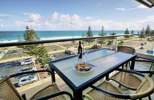 Scarborough Apartment | The White Pearl Apartment Direct Ocean Views Top Floor