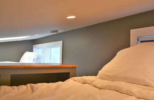 Alphabet Historic District Hotel | The Wiedler - Charming Tiny Home - AC, WiFi in the heart of the action!