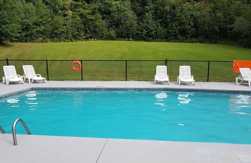 Austin Ski Chalet | The Wild Roses chalet with 2 views