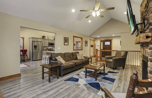 Logan Cabin | The Wildrose | Hocking Hills