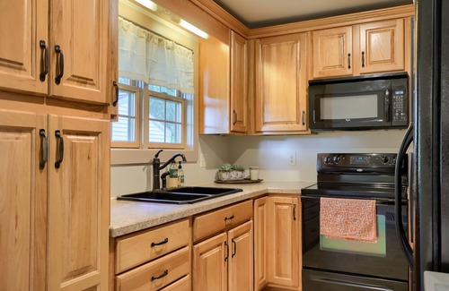 Bausman House | The Willow Street Cottage/close to Willow Valley/2 bed/1 bath