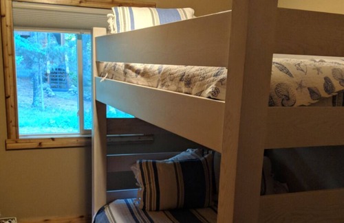 Hayward House | The Wolf Den @ Grindstone Lake