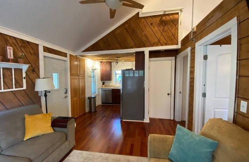 Antioch Cottage | The Yellow Cottage @ Cottages on Petite Lake