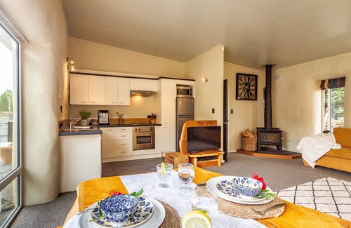 Rangataua House | The Yellow Straw House - Rangataua Holiday Home