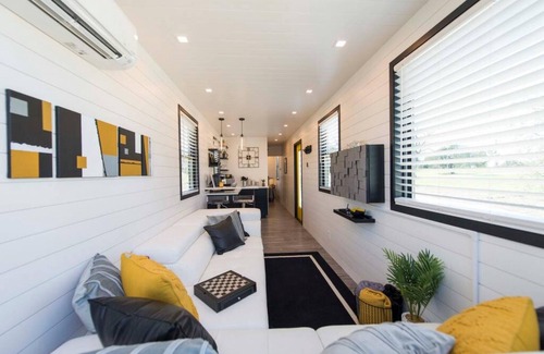 Waco Apartment | The Zephyr Tiny Container Home 12 min to Downtown Waco