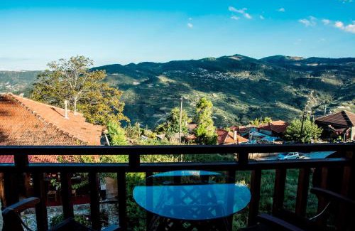 Mesaia Trikala House | Theasis suites-Ορεινή Φιλοξενία