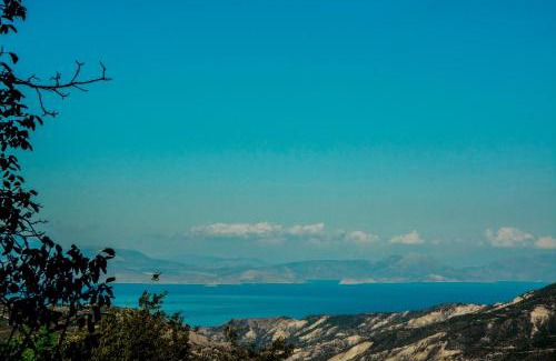 Mesaia Trikala House | Theasis suites-Ορεινή Φιλοξενία