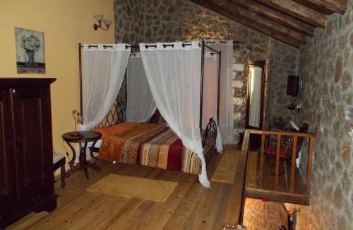 Mesaia Trikala House | Theasis suites-Ορεινή Φιλοξενία