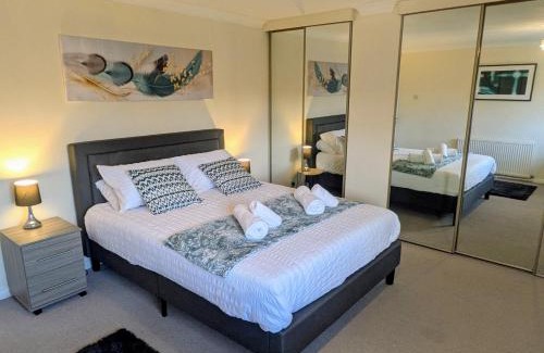 Shrewsbury House | Theatre Severn Town House, Parking & Quarry Views