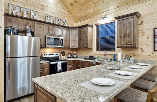 Gatlinburg - Pigeon Forge Cabin | Theatre*StepstoGSM*Bigdogfrndly*Minigolf