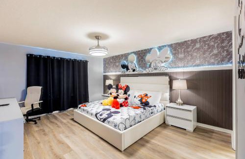 Loughman House | Themed Home wPvt Pool and Game Room in Resort