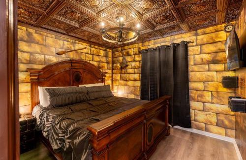 Loughman House | Themed Home wPvt Pool and Game Room in Resort