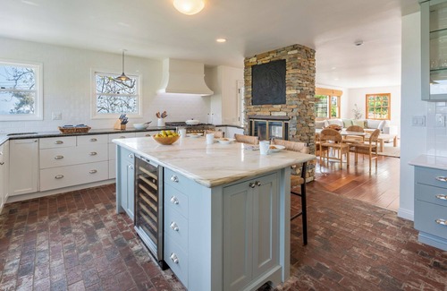 Summerland House | There Perfect Summerland Charmer