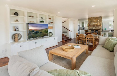 Summerland House | There Perfect Summerland Charmer