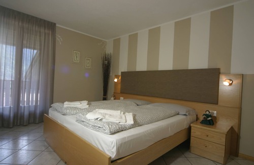 Molveno Apartment | THIRD FLOOR APARTMENT WITH LARGE BALCONIES