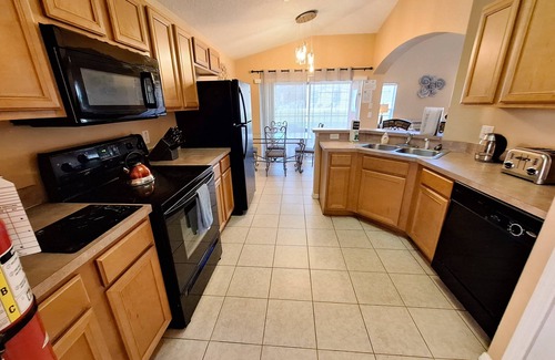 Solana Resort | This 5 bedroom private rental villa is on the gated Davenport community of Solana, close to Disney and all other Orlando attractions.