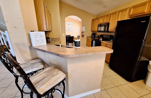 Solana Resort | This 5 bedroom private rental villa is on the gated Davenport community of Solana, close to Disney and all other Orlando attractions.