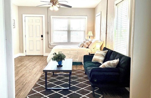 Central City Apartment | This apartment is a 0 bedroom(s), 1 bathrooms, located in Corpus Christi, TX.